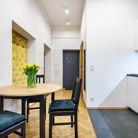 Tyzenhauz Apartments Old Town Краків Екстер'єр фото