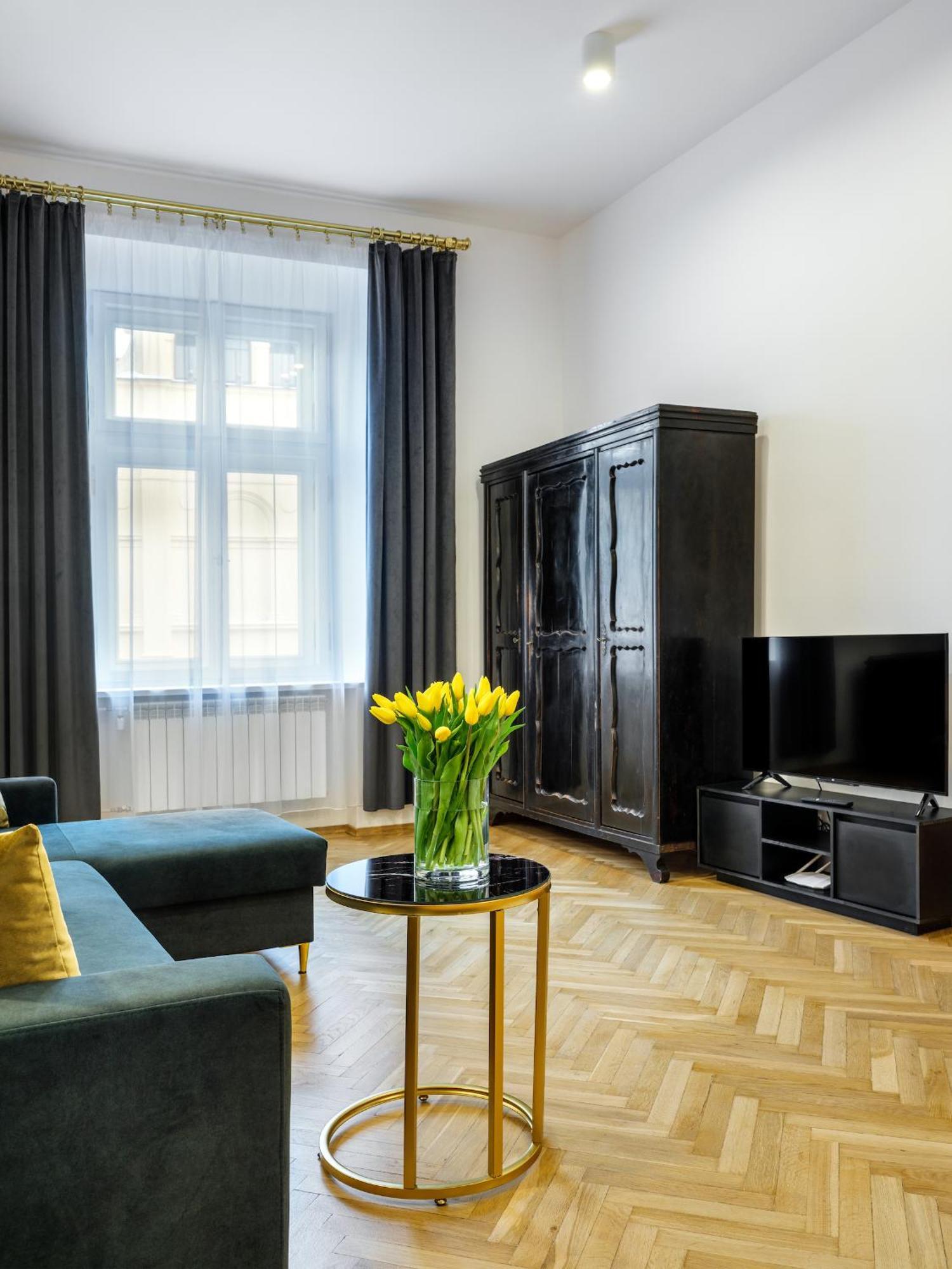 Tyzenhauz Apartments Old Town Краків Екстер'єр фото