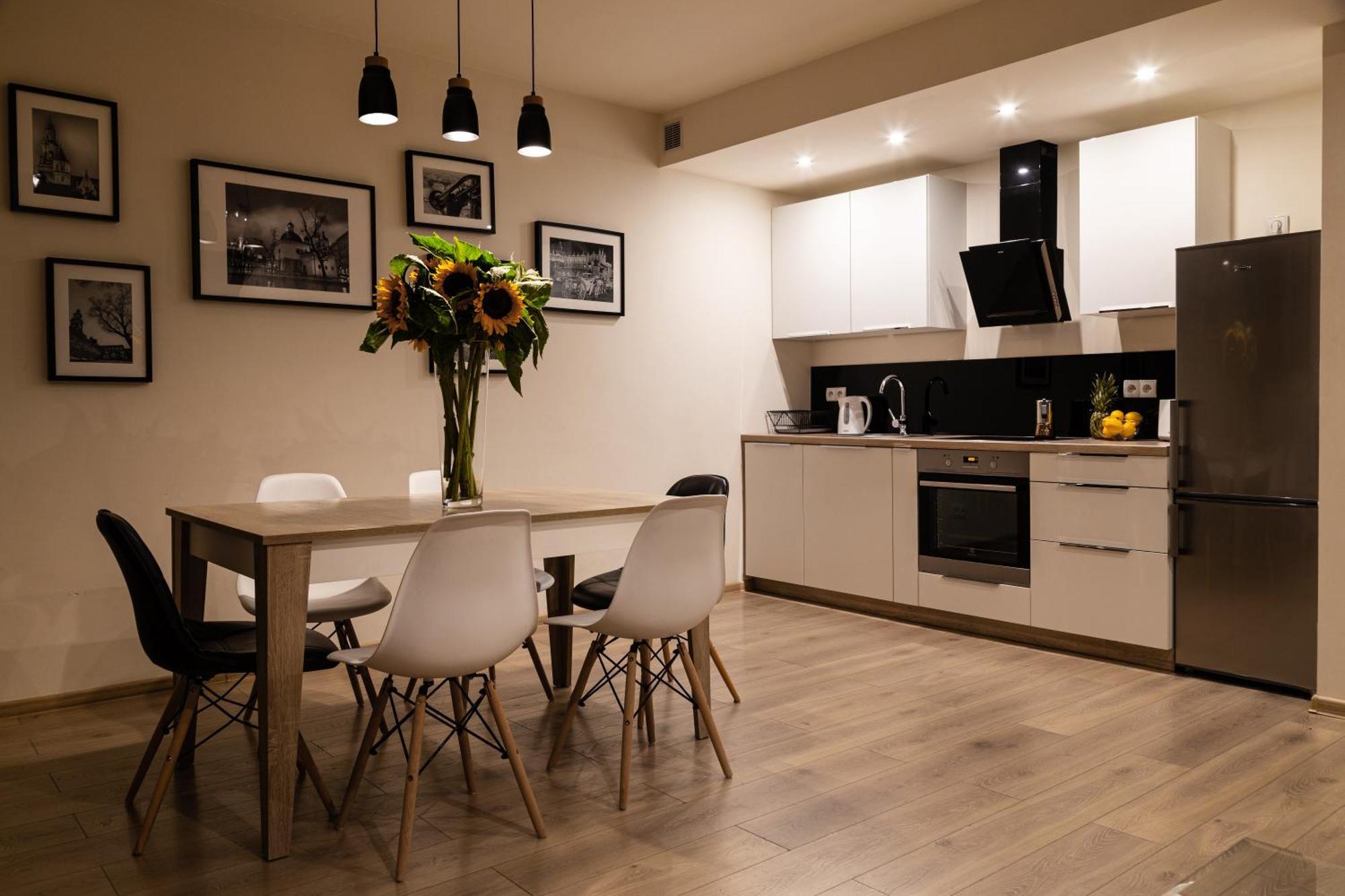 Tyzenhauz Apartments Old Town Краків Екстер'єр фото