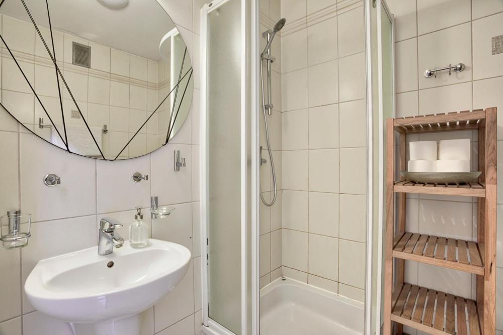 Tyzenhauz Apartments Old Town Краків Екстер'єр фото