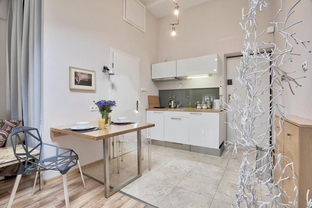 Tyzenhauz Apartments Old Town Краків Екстер'єр фото