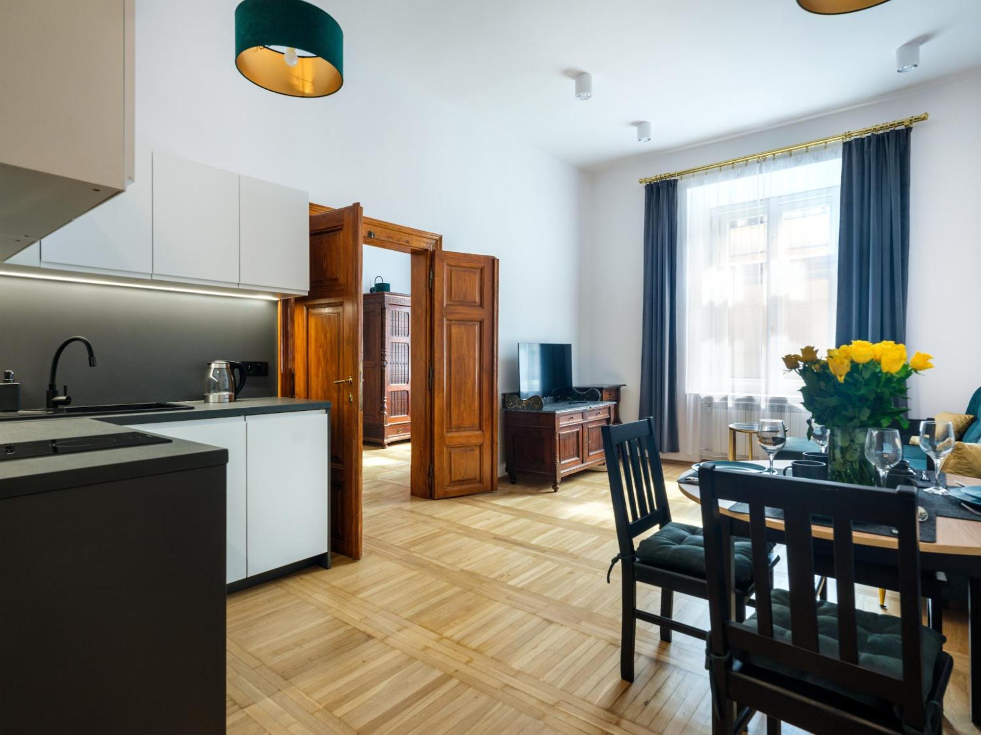 Tyzenhauz Apartments Old Town Краків Екстер'єр фото