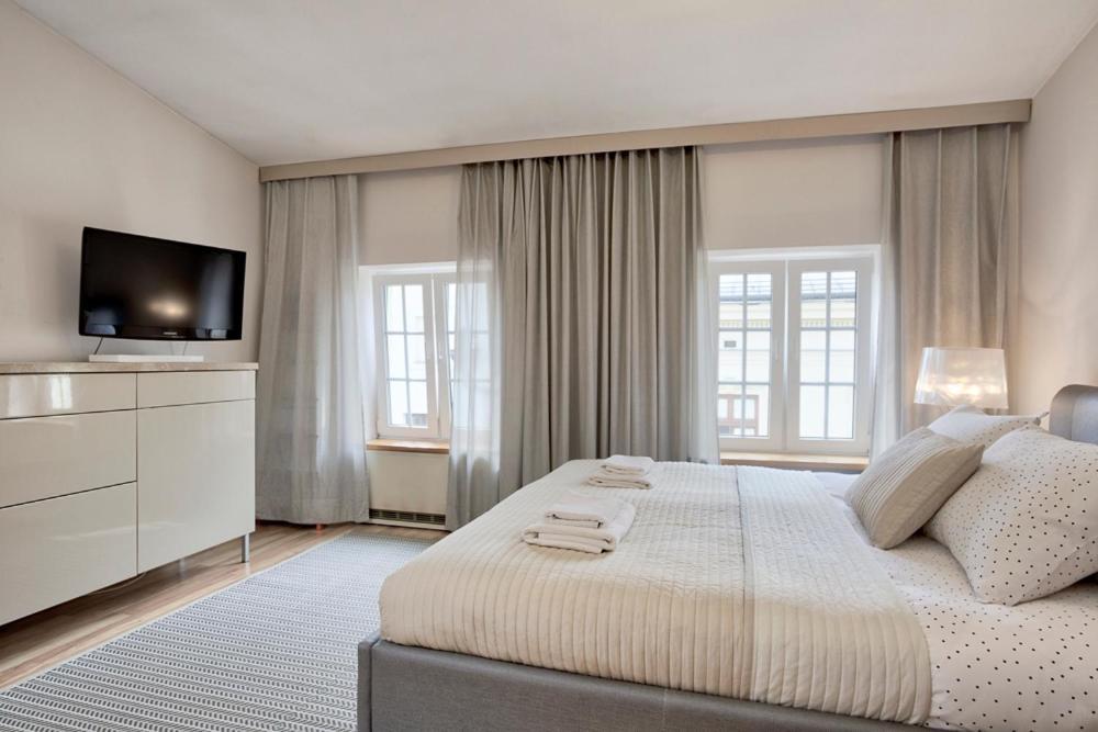 Tyzenhauz Apartments Old Town Краків Номер фото