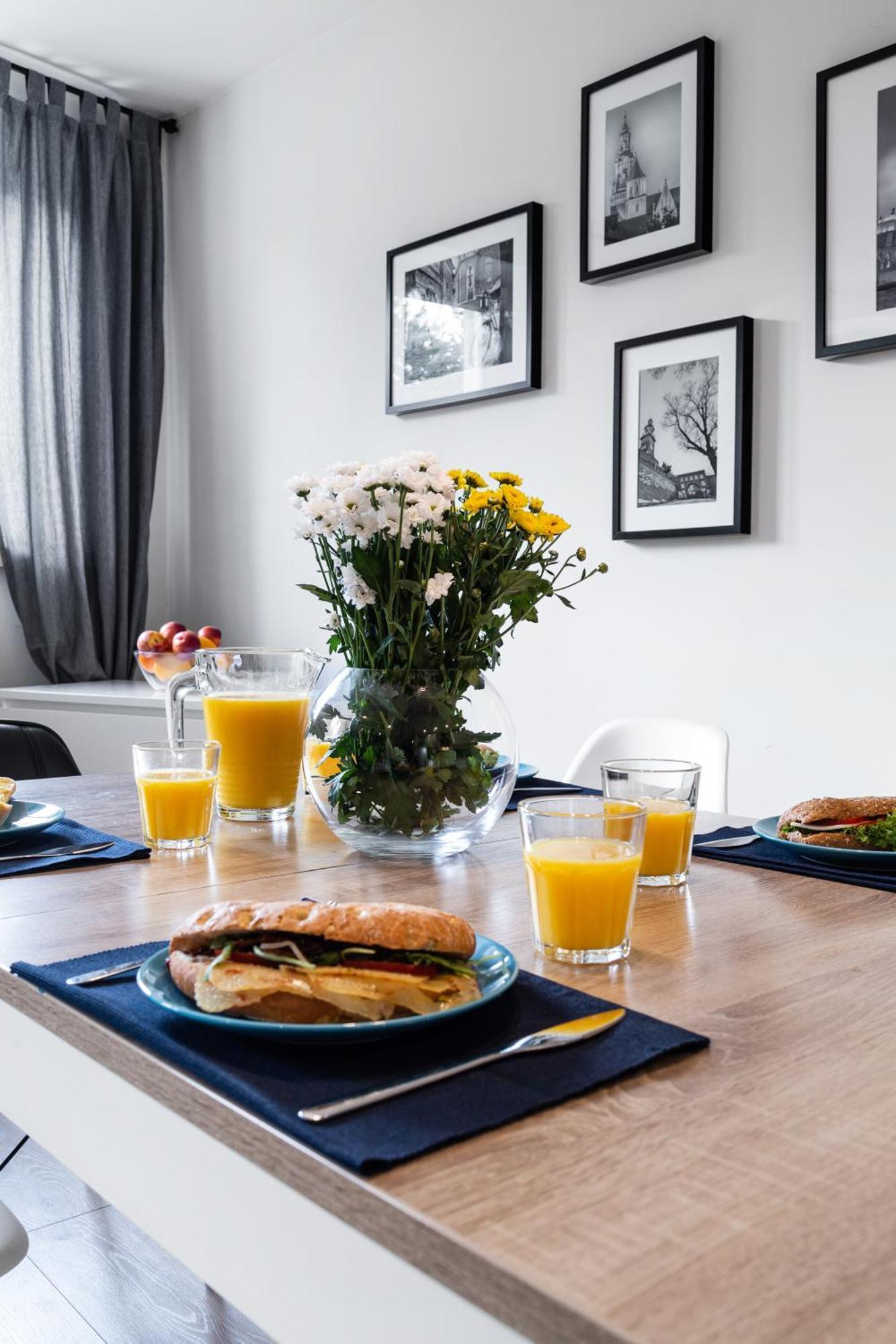 Tyzenhauz Apartments Old Town Краків Екстер'єр фото