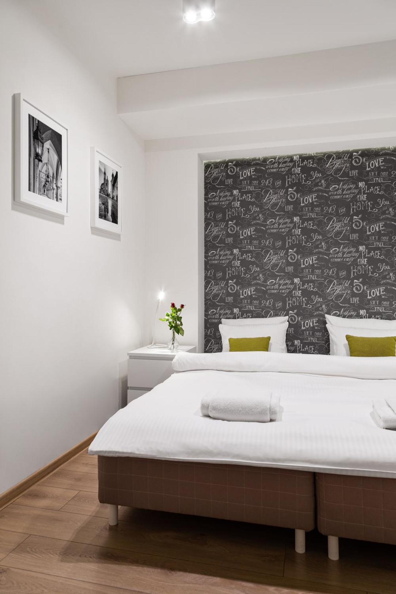 Tyzenhauz Apartments Old Town Краків Екстер'єр фото
